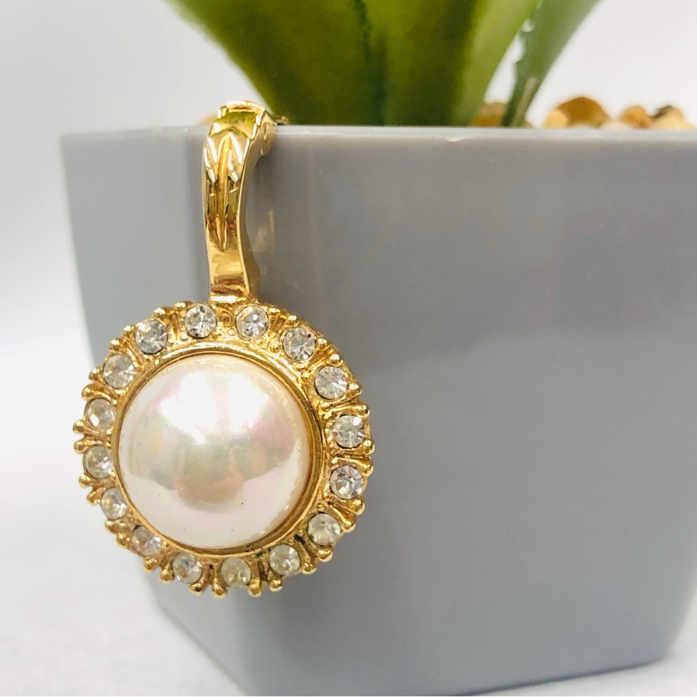 Roman Cabochon Pendant